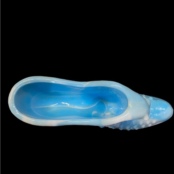 Beautiful Vintage Fenton blue art slag glass cat shoe. Excellent condition - Picture 5 of 13